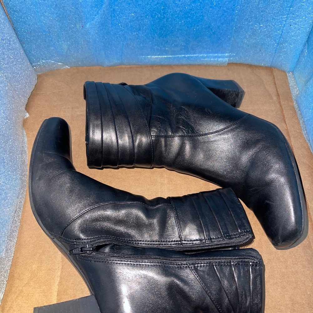 Booties. - Picture 8 of 9
